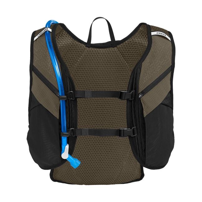 CamelBak Chase Adventure 8 Black Earth Shoulder Harness and back padding detail