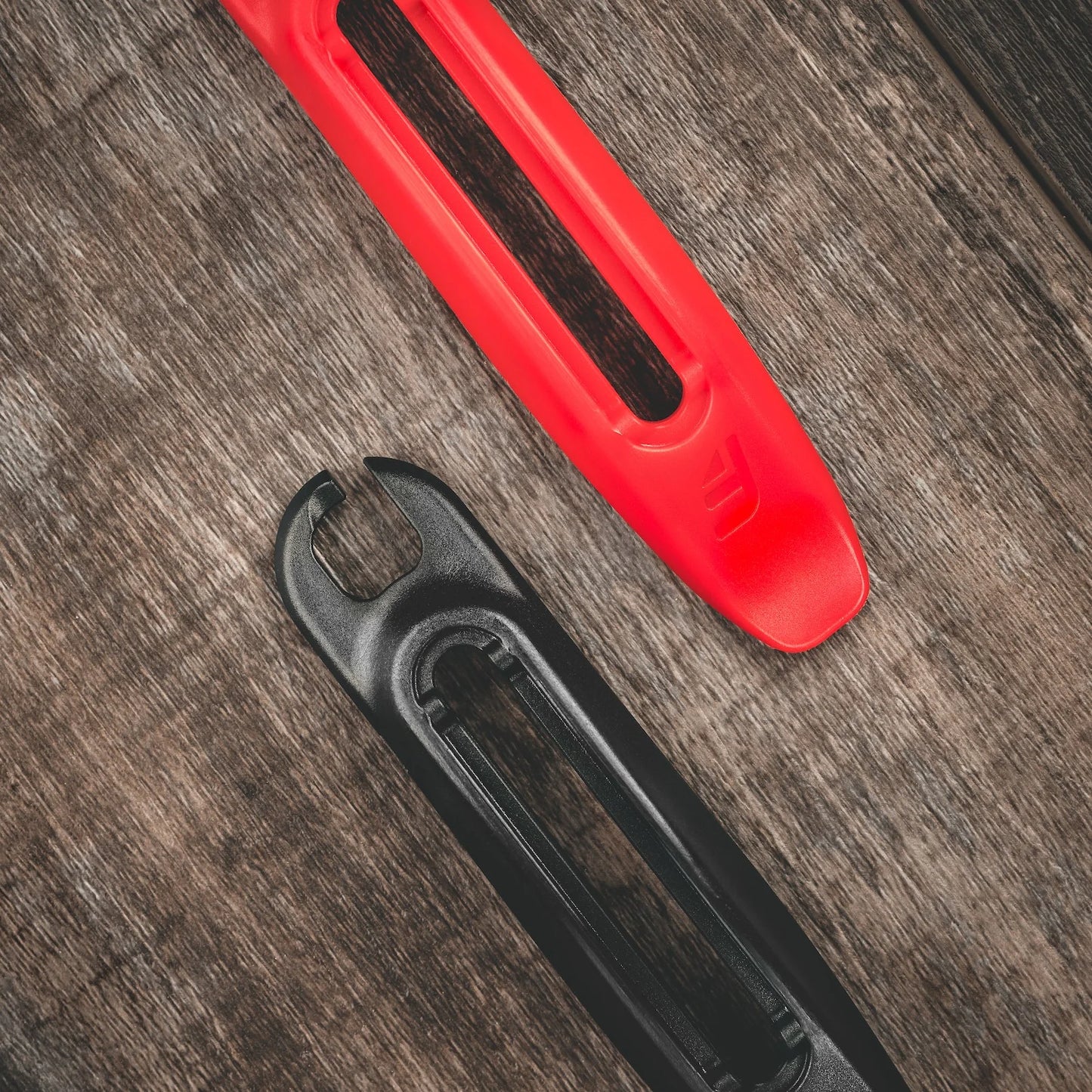 Feedback Sports Biolever tire levers
spoke hook close up view