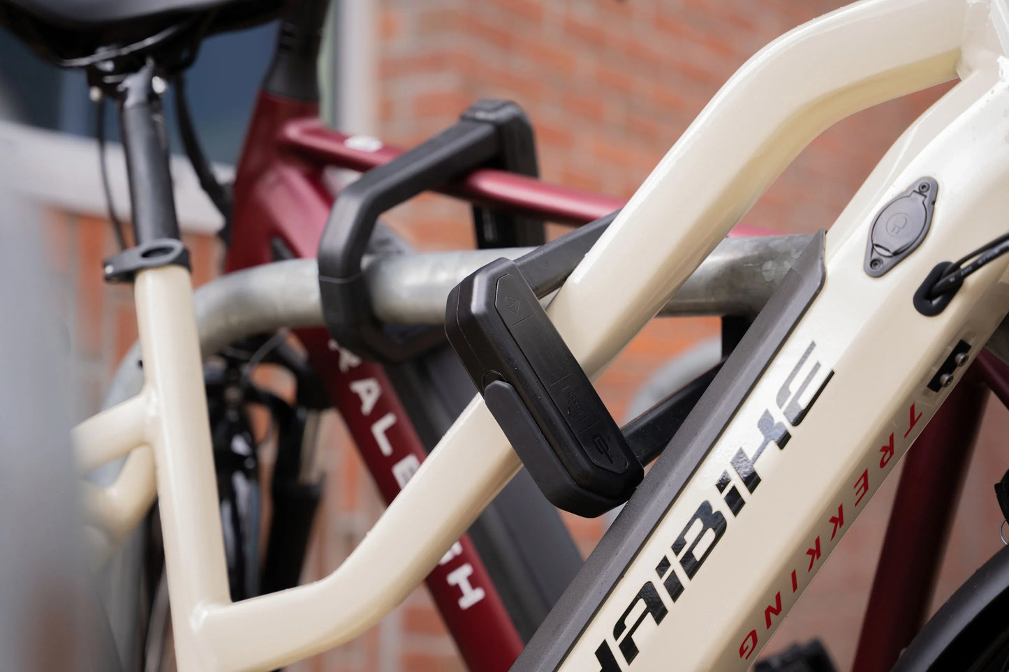 Hiplok D1000 anti angle grinder U lock being used on two bicycles