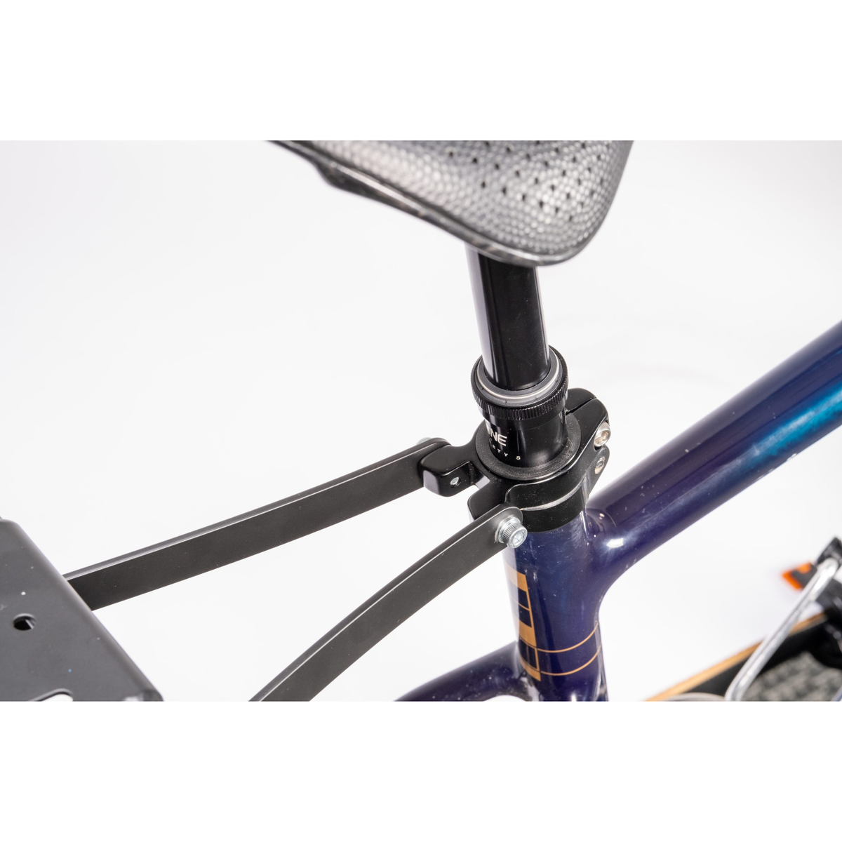 Old Man Mountain Seat Post Mount SEA101 mounted to dropper post, with extenders attached.