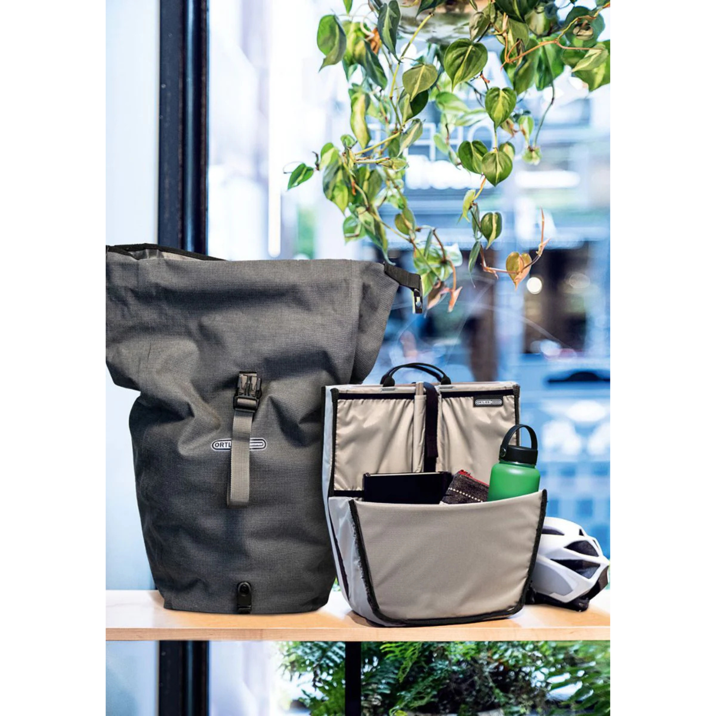 Ortlieb F3906 pannier organizer with laptop compartment general view next to pannier