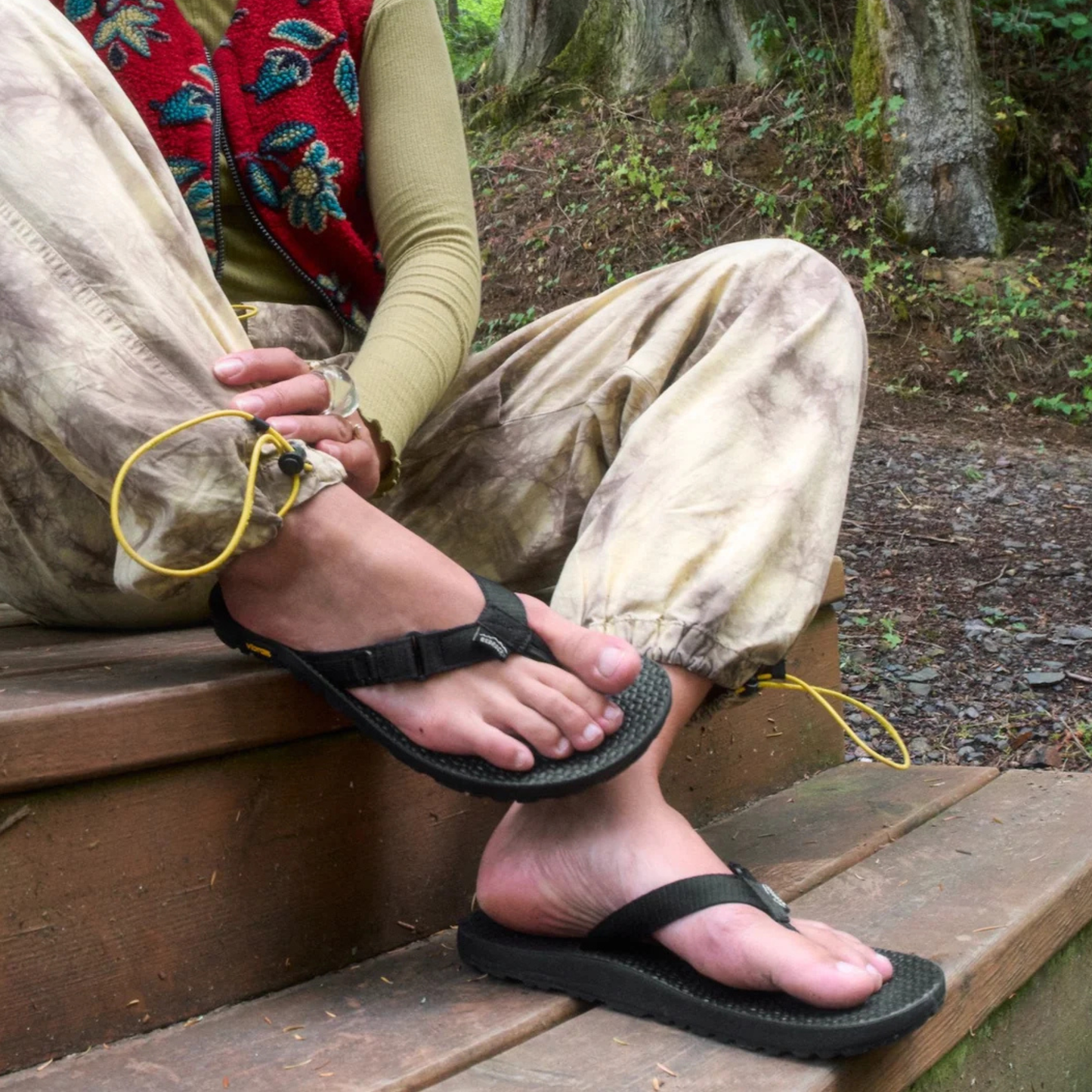 Bedrock Rockhound Sandal black in use