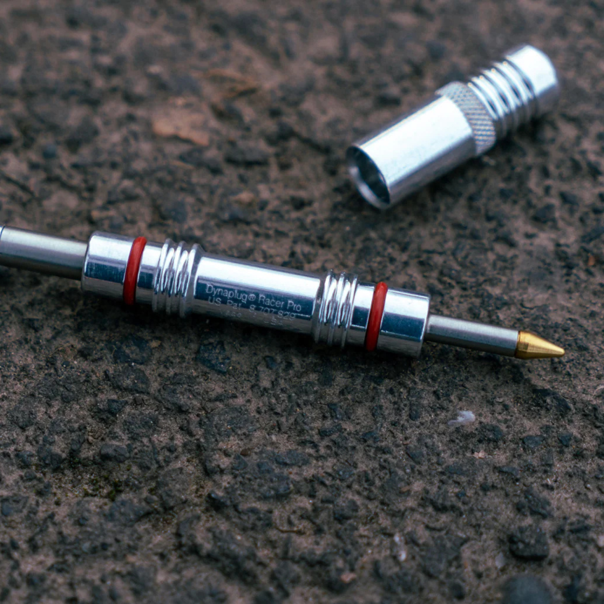 Dynaplug Racer Pro aluminum opened body detail