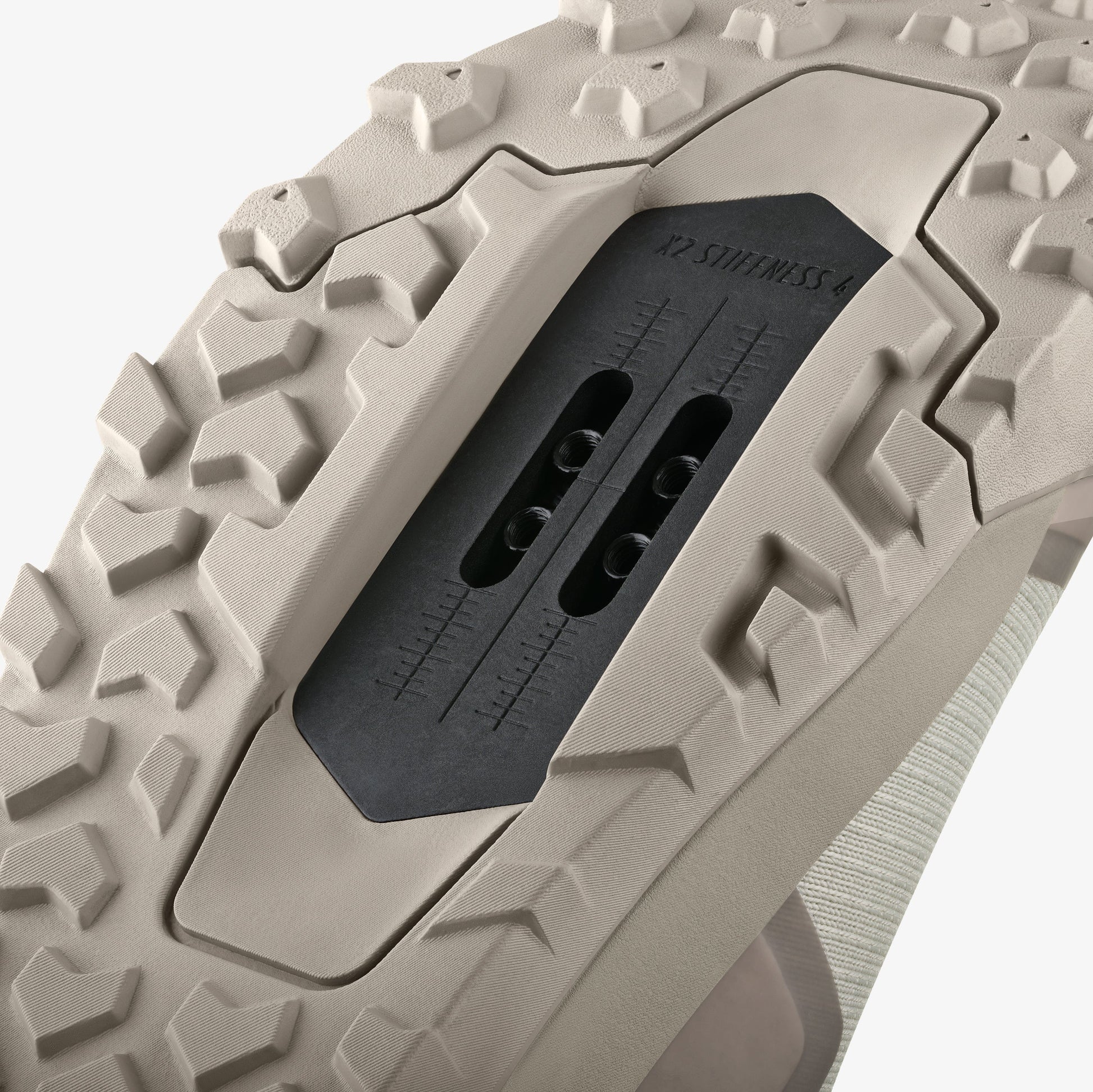 Fizik Ergolace 2 clipless off road cycling shoe off white clipless plate close up view