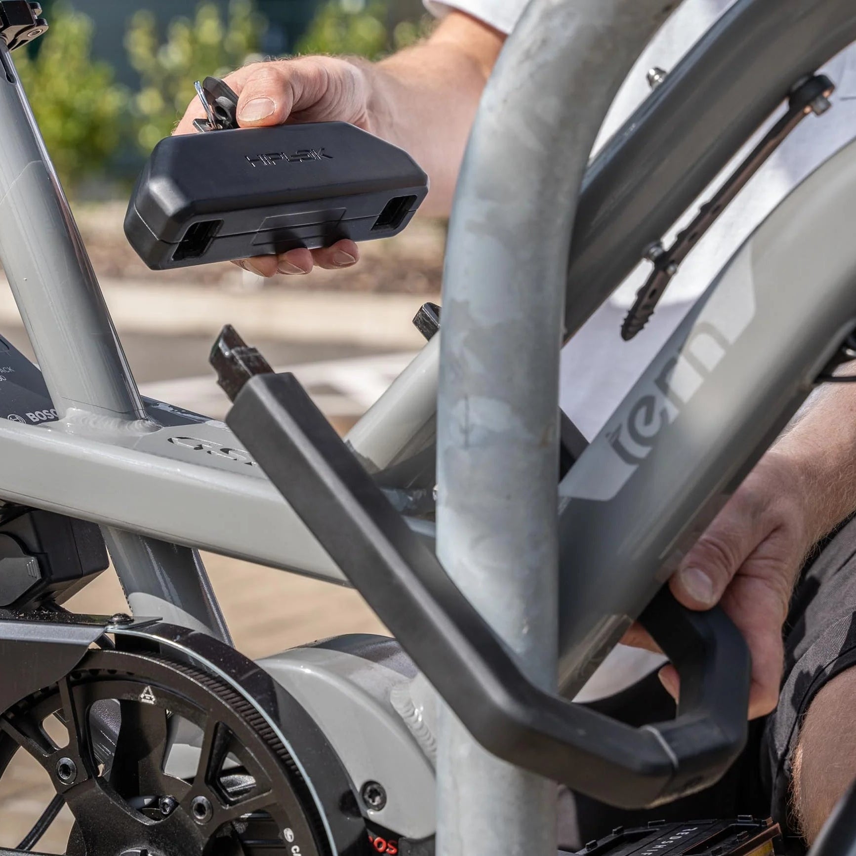 Hiplok DX1000 anti angle grinder D lock being removed from a bicycle 
