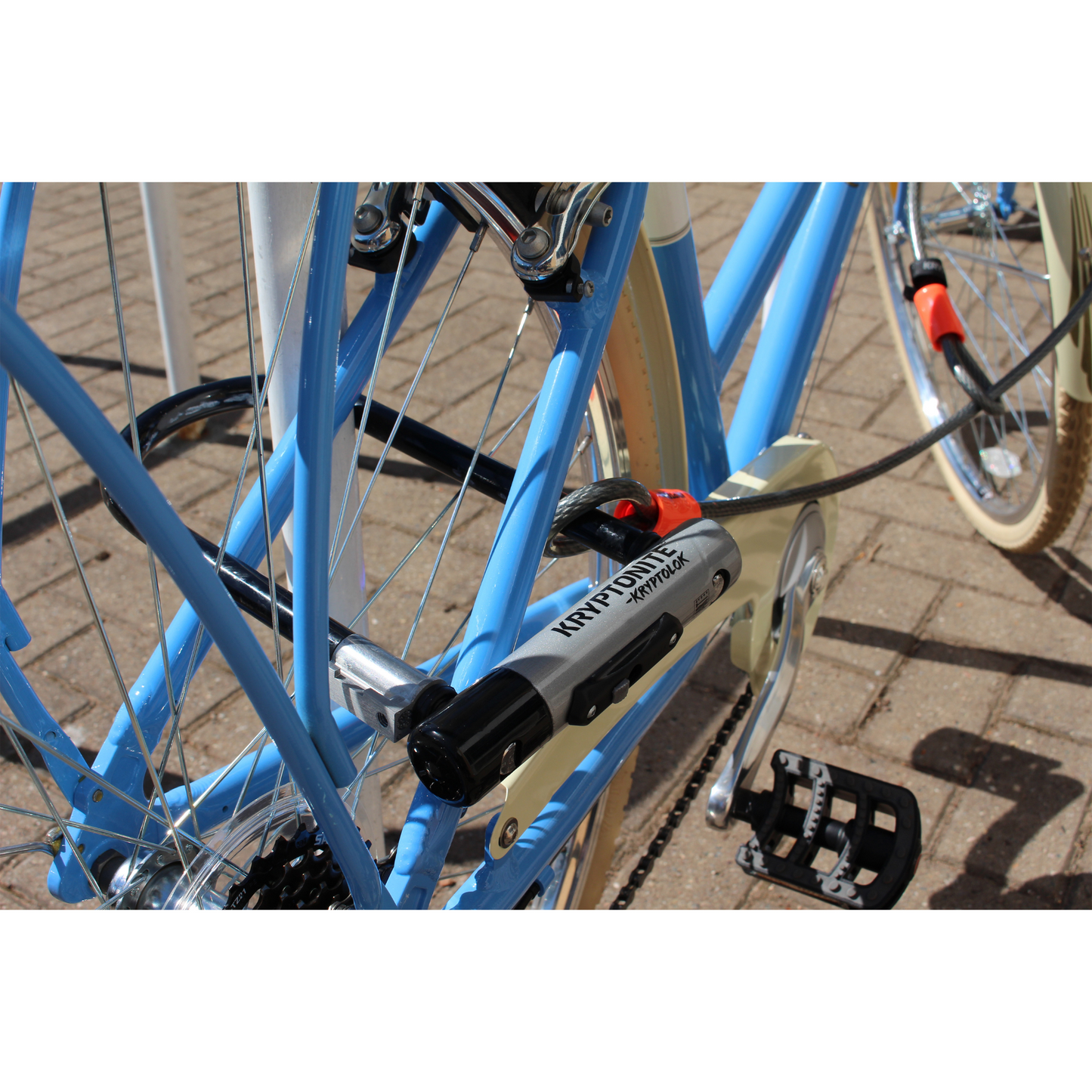 Kryptonite KryptoLok Standard U‑Lock with 4‑foot KryptoFlex cable locking bike to a post