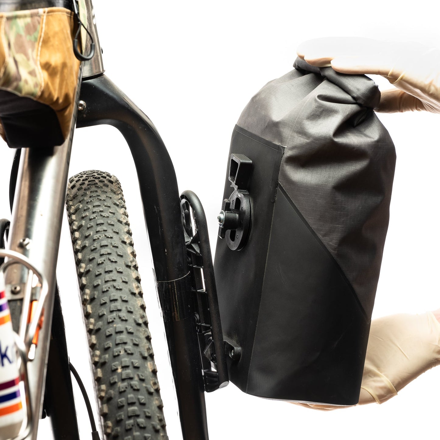 Old Man Mountain Flip Cage with a pannier being attached