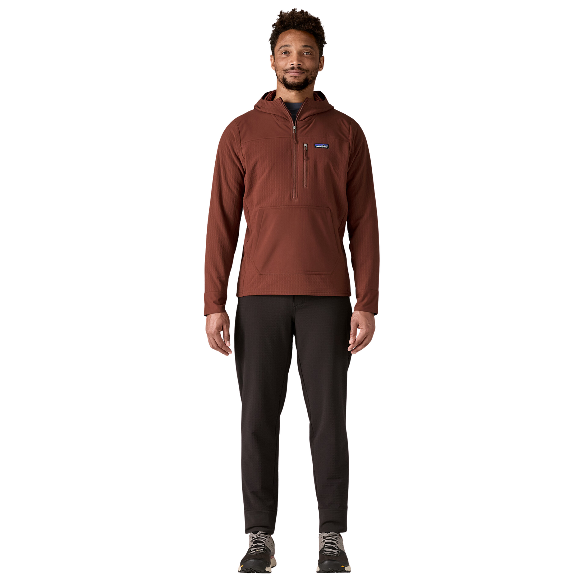 Model wearing the Patagonia Men’s R2 TechFace Pullover Midlayer Fleece in dried vanilla 