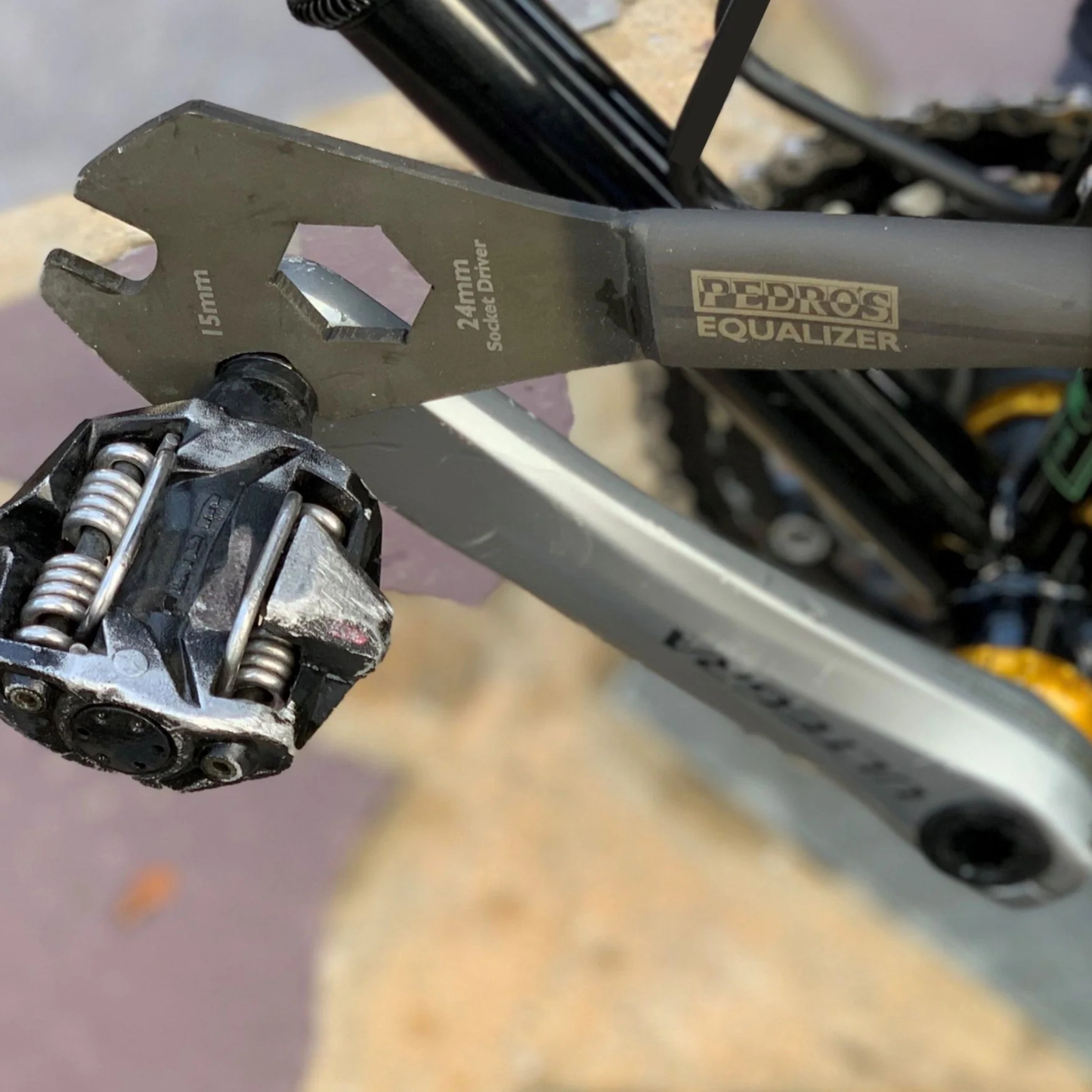 Pedro’s Equalizer Pedal Wrench II removing a pedal