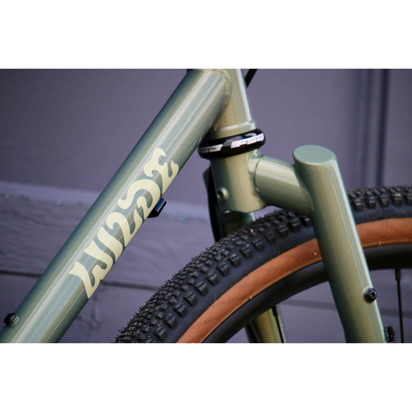 Wilde Rambler segmented steel fork and mounts close up