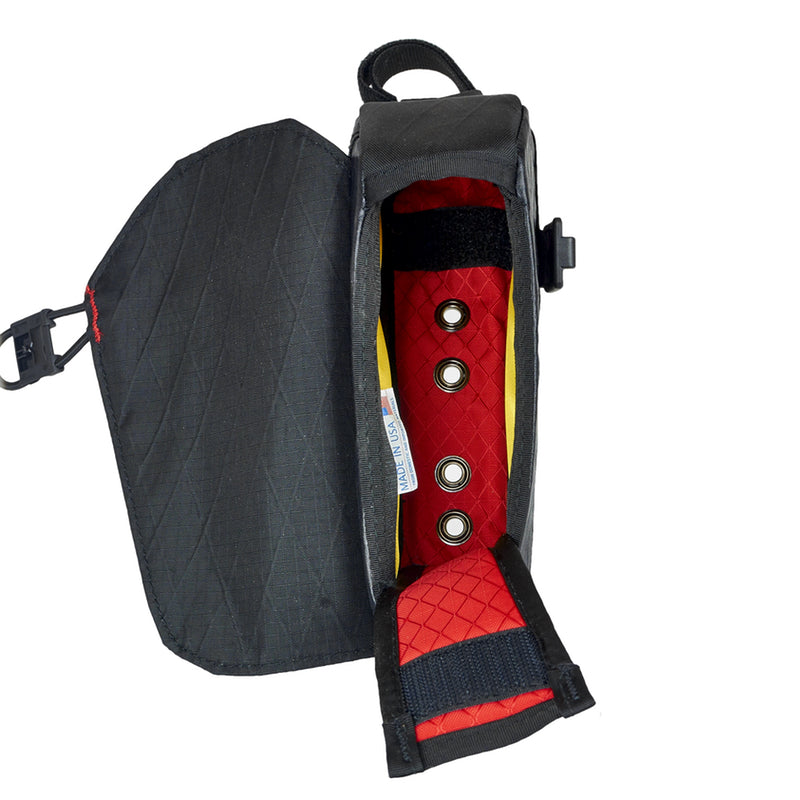 Top tube bolt clearance mounted bag